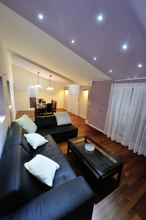 Apartments Villa White House Omis Bilik gambar